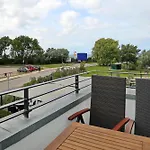 Linden-palais 31 *
